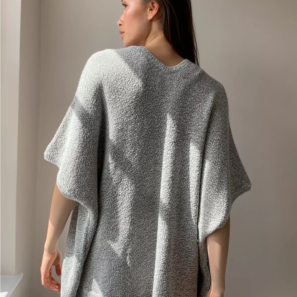 Aritzia Community Ionic Short-sleeve Cape In Navy Blue - Picture 5 of 7